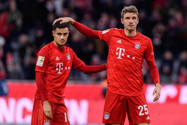 MUNICH, GERMANY - DECEMBER 14: (BILD ZEITUNG OUT) Philippe Coutinho of FC Bayern Muenchen, Thomas Mueller of FC Bayern Muenchen looks on during the Bundesliga match between FC Bayern Muenchen and SV Werder Bremen at Allianz Arena on December 14, 2019 in Munich, Germany. (Photo by TF-Images/Getty Images)