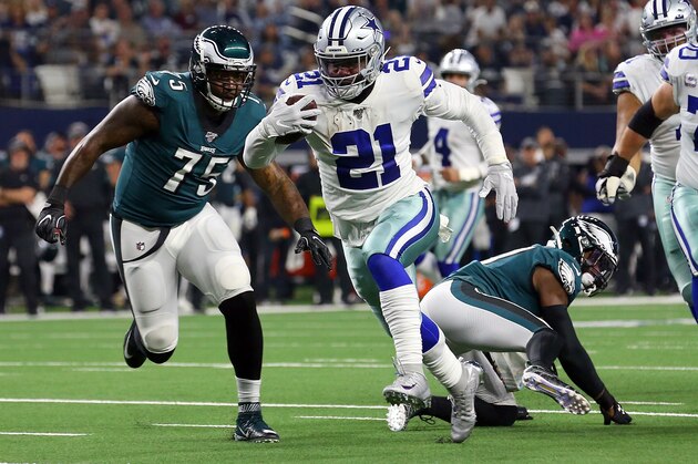 ARLINGTON, TEXAS - OCTOBER 20: Ezekiel Elliott #21 of the Dallas Cowboys carries the ball in the first quarter against the Philadelphia Eagles at AT&T Stadium on October 20, 2019 in Arlington, Texas. (Photo by Richard Rodriguez/Getty Images)