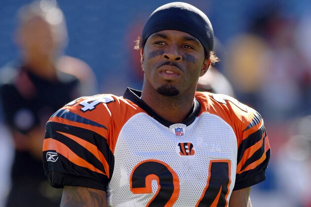 Cincinnati Bengals Deltha O'Neal #24 during the game against the Tennessee Titans at the Coliseum in Nashville, Tennessee on October 15, 2005. The Bengals beat the Titans 31-23. (Photo by Joe Murphy/NFLPhotoLibrary)