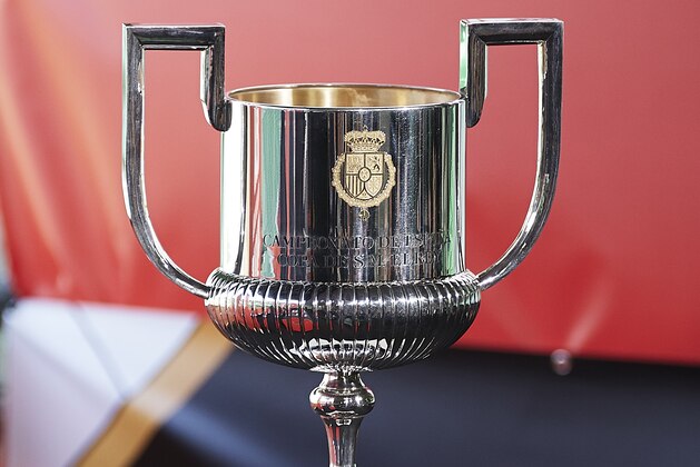 SEVILLE, SPAIN - FEBRUARY 01: Copa del Rey trophy during the Copa del Rey Semi-Finals Draw at Estadio Benito Villamarin on February 01, 2019 in Seville, Spain. (Photo by Quality Sport Images/Getty Images) SEVILLE, SPAIN - FEBRUARY 01: Copa del Rey trophy during the Copa del Rey Semi-Finals Draw at Estadio Benito Villamarin on February 01, 2019 in Seville, Spain. (Photo by Quality Sport Images/Getty Images)