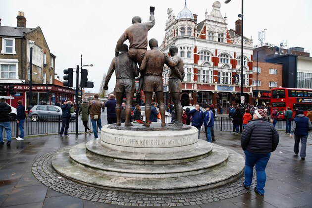 LONDON, ENGLAND - NOVEMBER 29:  Fans gather by 'The Champions' statue of 1966 World Cup heroes, Bobby Moore, Geoff Hurst, Martin Peters and Ray Wilson prior to the Barclays Premier League match between West Ham United and West Bromwich Albion at Boleyn Ground on November 29, 2015 in London, England.  (Photo by Christopher Lee/Getty Images)