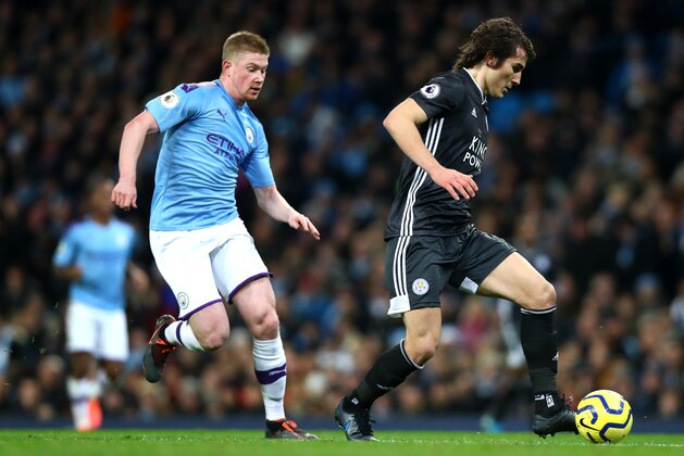 MANCHESTER, ENGLAND - DECEMBER 21: Kevin De Bruyne of Manchester City and Caglar Soyuncu of Leicester City in action   during the Premier League match between Manchester City and Leicester City at Etihad Stadium on December 21, 2019 in Manchester, United Kingdom. (Photo by Chloe Knott - Danehouse/Getty Images)