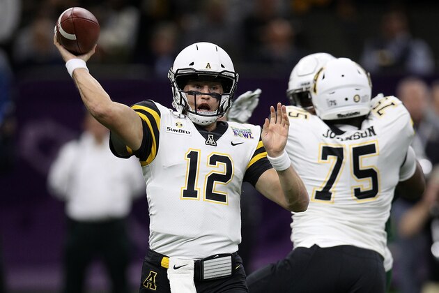 NEW ORLEANS, LOUISIANA - DECEMBER 21: Zac Thomas #12 of the Appalachian State Mountaineers throws a pass against the UAB Blazers during the R+L Carriers New Orleans Bowl at Mercedes-Benz Superdome on December 21, 2019 in New Orleans, Louisiana. (Photo by Chris Graythen/Getty Images)