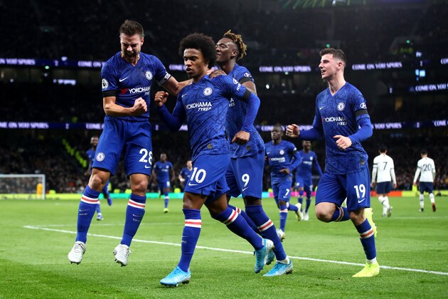LONDON, ENGLAND - DECEMBER 22: Willian of Chelsea celebrates after scoring his sides second goal  with Cesar Azpilicueta and team mates during the Premier League match between Tottenham Hotspur and Chelsea FC at Tottenham Hotspur Stadium on December 22, 2019 in London, United Kingdom. (Photo by Julian Finney/Getty Images)