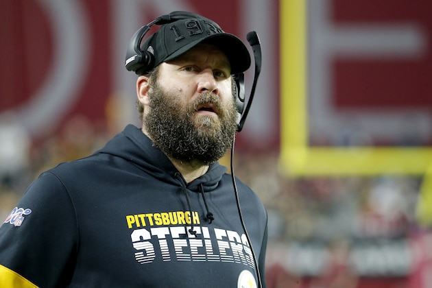 Pittsburgh Steelers' Ben Roethlisberger watches from the sidelines during the second half of an NFL football game against the Arizona Cardinals, Sunday, Dec. 8, 2019, in Glendale, Ariz. (AP Photo/Rick Scuteri)