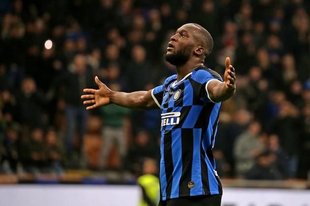 MILAN, ITALY - DECEMBER 21: Romelu Lukaku of FC Internazionale celebrates after his 1th goal 1-0 ,during the Serie A match between FC Internazionale and Genoa CFC at Stadio Giuseppe Meazza on December 21, 2019 in Milan, Italy. (Photo by MB Media/Getty Images) MILAN, ITALY - DECEMBER 21: Romelu Lukaku of FC Internazionale celebrates after his 1th goal 1-0 ,during the Serie A match between FC Internazionale and Genoa CFC at Stadio Giuseppe Meazza on December 21, 2019 in Milan, Italy. (Photo by MB Media/Getty Images)