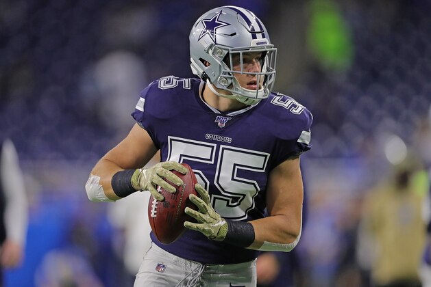 DETROIT, MI - NOVEMBER 17: Leighton Vander Esch #55 of the Dallas Cowboys makes the catch during the third quarter of the game against the Detroit Lions at Ford Field on November 17, 2019 in Detroit, Michigan. Dallas defeated Detroit 35-27. (Photo by Leon Halip/Getty Images) DETROIT, MI - NOVEMBER 17: Leighton Vander Esch #55 of the Dallas Cowboys makes the catch during the third quarter of the game against the Detroit Lions at Ford Field on November 17, 2019 in Detroit, Michigan. Dallas defeated Detroit 35-27. (Photo by Leon Halip/Getty Images)