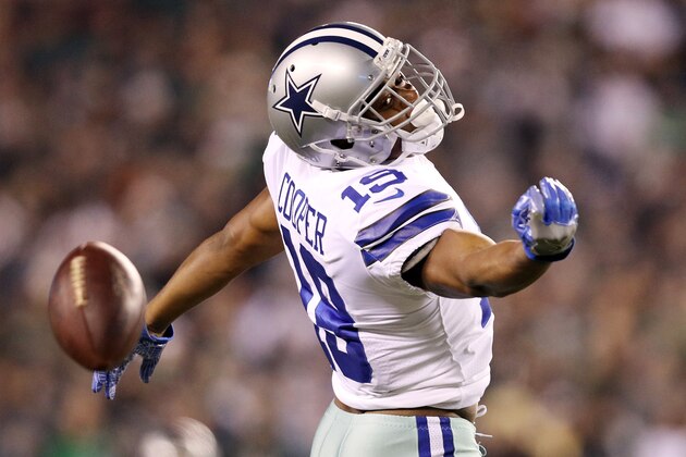 PHILADELPHIA, PENNSYLVANIA - DECEMBER 22: Amari Cooper #19 of the Dallas Cowboys is unable to catch a pass during the second half against the Philadelphia Eagles in the game at Lincoln Financial Field on December 22, 2019 in Philadelphia, Pennsylvania. (Photo by Patrick Smith/Getty Images)