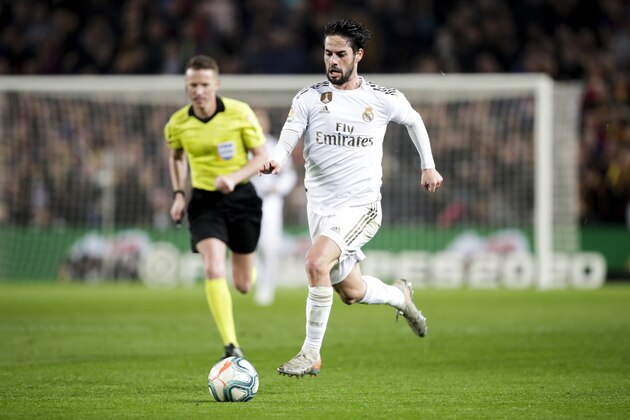BARCELONA, SPAIN - DECEMBER 18: Isco of Real Madrid during the La Liga Santander  match between FC Barcelona v Real Madrid at the Camp Nou on December 18, 2019 in Barcelona Spain (Photo by David S. Bustamante/Soccrates/Getty Images)