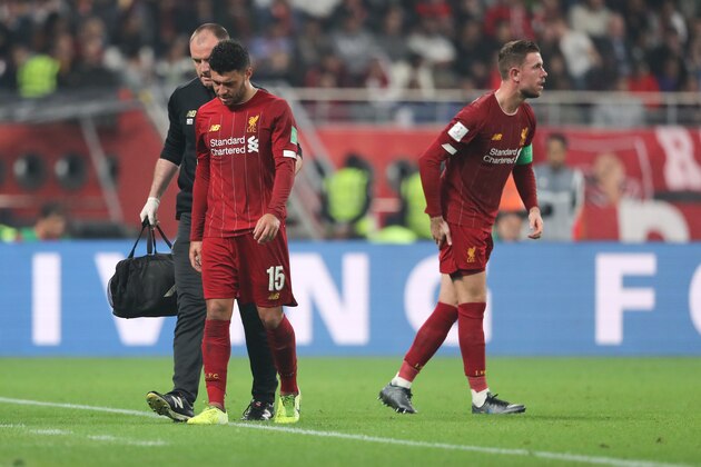 DOHA, QATAR - DECEMBER 21: Alex Oxlade-Chamberlain of Liverpool comes off with an injury during the FIFA Club World Cup Qatar 2019 Final match between Liverpool FC and CR Flamengo at Khalifa International Stadium on December 21, 2019 in Doha, Qatar. (Photo by Matthew Ashton - AMA/Getty Images)