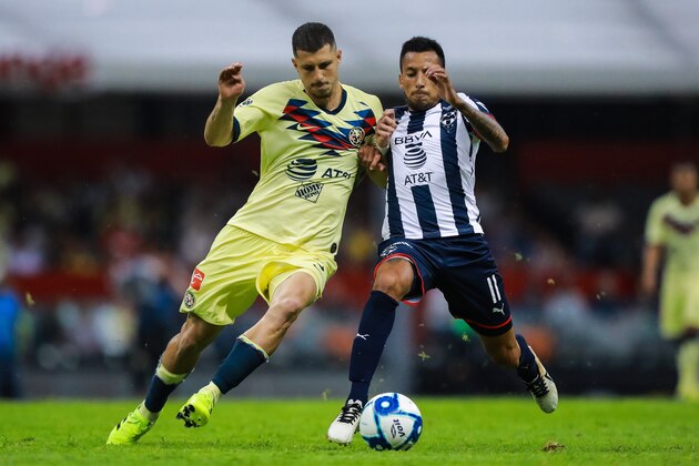 MEXICO CITY, MEXICO - JULY 20: Guido Rodriguez #05 of America struggles for the ball against Leonel Vangioni #11 of Monterrey during the 1st round match between America and Monterrey as part of the Torneo Apertura 2019 Liga MX at Azteca Stadium on July 20, 2019 in Mexico City, Mexico. (Photo by Manuel Velasquez/Getty Images)