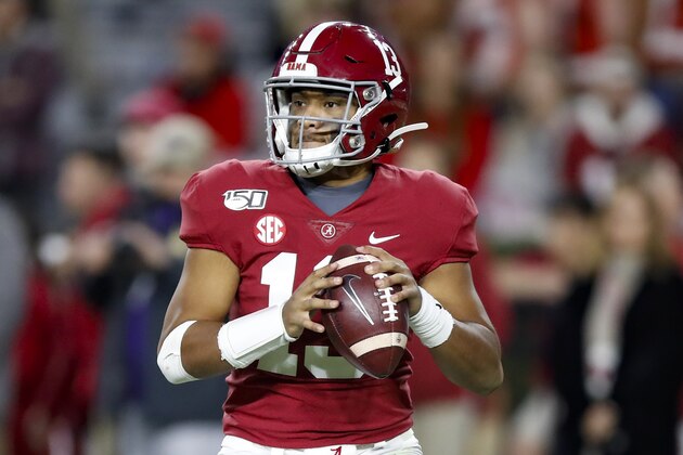 TUSCALOOSA, AL - NOVEMBER 09: Tua Tagovailoa #13 of the Alabama Crimson Tide looks to pass during the second half against the LSU Tigers at Bryant-Denny Stadium on November 9, 2019 in Tuscaloosa, Alabama. (Photo by Todd Kirkland/Getty Images)