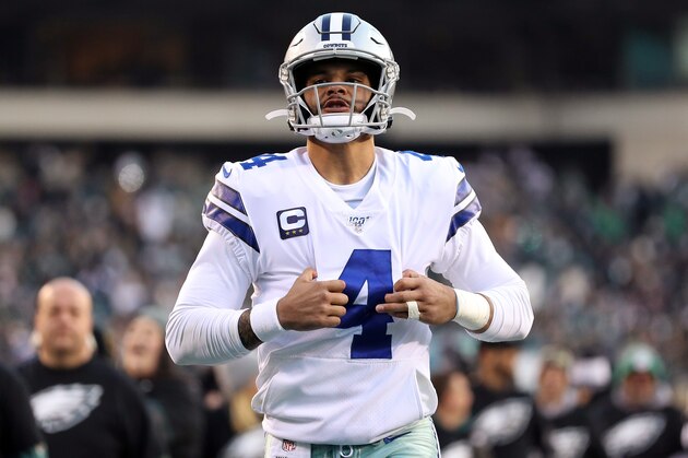 PHILADELPHIA, PENNSYLVANIA - DECEMBER 22: Dak Prescott #4 of the Dallas Cowboys warms up before the game against the Philadelphia Eagles at Lincoln Financial Field on December 22, 2019 in Philadelphia, Pennsylvania. (Photo by Patrick Smith/Getty Images)