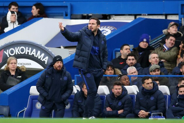 LONDON, ENGLAND - DECEMBER 26: Frank Lampard, Manager of Chelsea gives his team instructions during the Premier League match between Chelsea FC and Southampton FC at Stamford Bridge on December 26, 2019 in London, United Kingdom. (Photo by Steve Bardens/Getty Images)