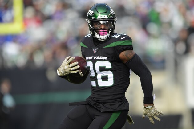 ARCHIVO El corredor de los Jets de Nueva York Le'Veon Bell en el juego ante los Giants del 10 de noviembre del 2019. El jugador no será castigado después de que fue visto jugando bolos el sábado tras ser enviado a casa por los doctores del equipo con gripa. (AP Photo/Steven Ryan)