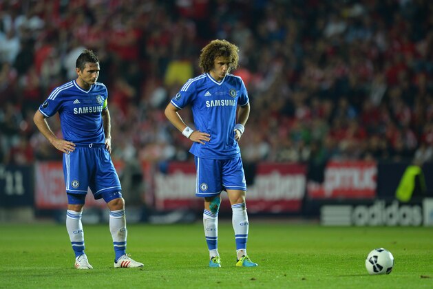 PRAGUE, CZECH REPUBLIC - AUGUST 30:  Frank Lampard of Chelsea and David Luiz of Chelsea prepare to take a free kick during the UEFA Super Cup between Bayern Muenchen and Chelsea at Stadion Eden on August 30, 2013 in Prague, Czech Republic.  (Photo by Shaun Botterill/Getty Images)