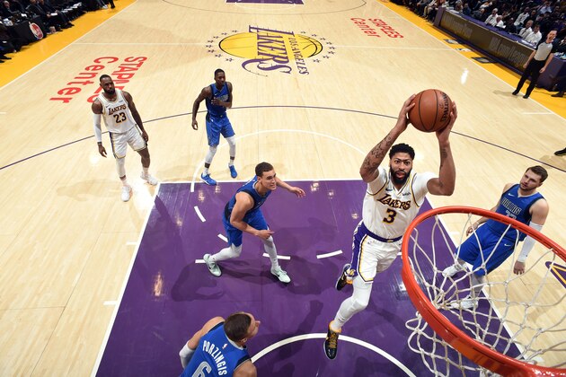 LOS ANGELES, CA - DECEMBER 29: Anthony Davis #3 of the Los Angeles Lakers drives to the basket during the game against the Dallas Mavericks on December 29, 2019 at STAPLES Center in Los Angeles, California. NOTE TO USER: User expressly acknowledges and agrees that, by downloading and/or using this Photograph, user is consenting to the terms and conditions of the Getty Images License Agreement. Mandatory Copyright Notice: Copyright 2019 NBAE (Photo by Andrew D. Bernstein/NBAE via Getty Images)
