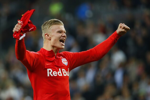 SALZBURG, AUSTRIA - OCTOBER 27: Erling Haaland of Salzburg celebrates the victory after the tipico Bundesliga match between FC Red Bull Salzburg and SK Rapid Wien at Red Bull Arena on October 27, 2019 in Salzburg, Austria. (Photo by David Geieregger/SEPA.Media /Getty Images)