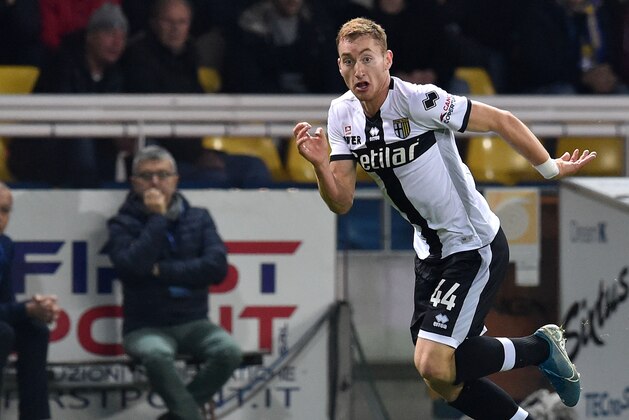 PARMA, ITALY - NOVEMBER 10:  Dejan Kulusevski of Parma Calcio in action during the Serie A match between Parma Calcio and AS Roma at Stadio Ennio Tardini on November 10, 2019 in Parma, Italy.  (Photo by Giuseppe Bellini/Getty Images)