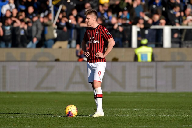 BERGAMO, ITALY - DECEMBER 22: Krzysztof Piatek of AC Milan  during the Italian Serie A   match between Atalanta Bergamo v AC Milan at the Stadio Atleti Azzurri d Italia on December 22, 2019 in Bergamo Italy (Photo by Mattia Ozbot/Soccrates/Getty Images)