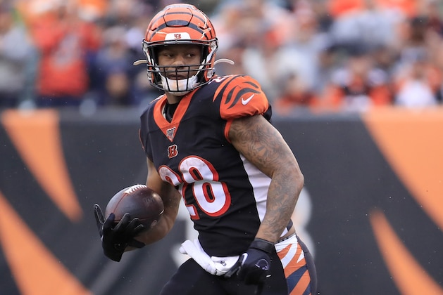 CINCINNATI, OHIO - DECEMBER 29:   Joe Mixon #28 of the Cincinnati Bengals runs with the ball during the game against the Cleveland Browns at Paul Brown Stadium on December 29, 2019 in Cincinnati, Ohio. (Photo by Andy Lyons/Getty Images)