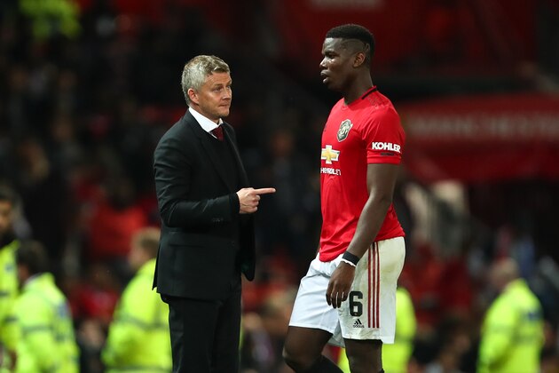 MANCHESTER, ENGLAND - SEPTEMBER 25:  Ole Gunnar Solskjaer the head coach / manager of Manchester United speaks to Paul Pogba of Manchester United before the penalty shoot out during the Carabao Cup Third Round match between Manchester United and Rochdale AFC at Old Trafford on September 25, 2019 in Manchester, England. (Photo by Robbie Jay Barratt - AMA/Getty Images)