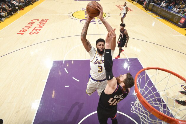 LOS ANGELES, CA - JANUARY 1: Anthony Davis #3 of the Los Angeles Lakers dunks the ball against the Phoenix Suns on January 1, 2020 at STAPLES Center in Los Angeles, California. NOTE TO USER: User expressly acknowledges and agrees that, by downloading and/or using this Photograph, user is consenting to the terms and conditions of the Getty Images License Agreement. Mandatory Copyright Notice: Copyright 2020 NBAE (Photo by Andrew D. Bernstein/NBAE via Getty Images)