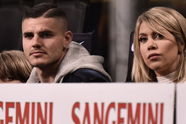 Inter Milan's Argentine forward Mauro Icardi (L) and his wife Argentine television personality, and football agent, Wanda Nara attend the Italian Serie A football match Inter Milan vs Lazio Rome on March 31, 2019 at the San Siro stadium in Milan. (Photo by Marco BERTORELLO / AFP)        (Photo credit should read MARCO BERTORELLO/AFP via Getty Images)