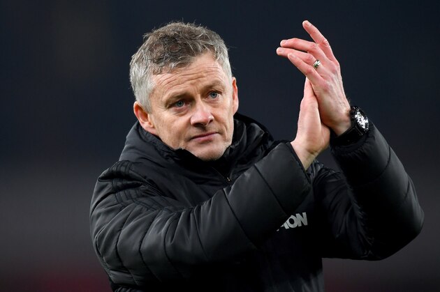 LONDON, ENGLAND - JANUARY 01: Ole Gunnar Solskjaer, Manager of Manchester United acknowledges the fans after the Premier League match between Arsenal FC and Manchester United at Emirates Stadium on January 01, 2020 in London, United Kingdom. (Photo by Clive Mason/Getty Images) LONDON, ENGLAND - JANUARY 01: Ole Gunnar Solskjaer, Manager of Manchester United acknowledges the fans after the Premier League match between Arsenal FC and Manchester United at Emirates Stadium on January 01, 2020 in London, United Kingdom. (Photo by Clive Mason/Getty Images)