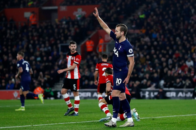 Tottenham Hotspur's English striker Harry Kane (C) gestures having picked up an injury during the English Premier League football match between Southampton and Tottenham at St Mary's Stadium in Southampton, southern England on January 1, 2020. (Photo by Adrian DENNIS / AFP) / RESTRICTED TO EDITORIAL USE. No use with unauthorized audio, video, data, fixture lists, club/league logos or 'live' services. Online in-match use limited to 120 images. An additional 40 images may be used in extra time. No video emulation. Social media in-match use limited to 120 images. An additional 40 images may be used in extra time. No use in betting publications, games or single club/league/player publications. /  (Photo by ADRIAN DENNIS/AFP via Getty Images)