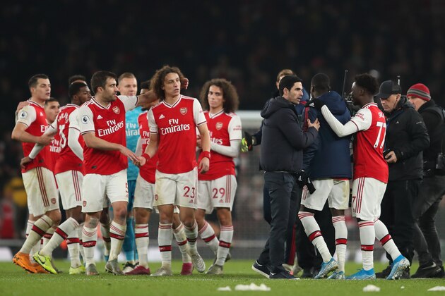 LONDON, ENGLAND - JANUARY 01: Mikel Arteta the manager / head coach of Arsenal celebrates with his side at full time of the Premier League match between Arsenal FC and Manchester United at Emirates Stadium on January 1, 2020 in London, United Kingdom. (Photo by James Williamson - AMA/Getty Images)