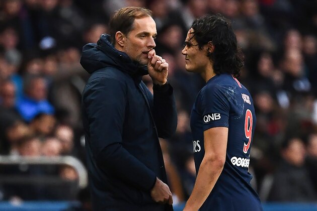 Paris Saint-Germain's German headcoach Thomas Tuchel (L) talks to Paris Saint-Germain's Uruguayan forward Edinson Cavani during the French L1 football match between Paris Saint-Germain (PSG) and FC Girondins de Bordeaux at the Parc des Princes Stadium, in Paris, on February 9, 2019. - Edinson Cavani is likely to miss the first leg of Paris Saint-Germain's Champions League encounter with Manchester United, coach Thomas Tuchel told French television on February 10, 2019. (Photo by ANNE-CHRISTINE POUJOULAT / AFP)        (Photo credit should read ANNE-CHRISTINE POUJOULAT/AFP via Getty Images)