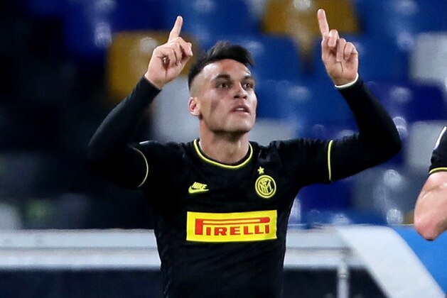 NAPLES, ITALY - JANUARY 06: Lautaro Martínez of FC Internazionale celebrates after scoring his goal 1-3 ,during the Serie A match between SSC Napoli and FC Internazionale at Stadio San Paolo on January 6, 2020 in Naples, Italy. (Photo by MB Media/Getty Images)