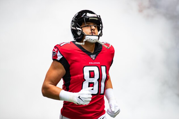 ATLANTA, GA - OCTOBER 20: Austin Hooper #81 of the Atlanta Falcons takes the field prior to a game against the Los Angeles Rams at Mercedes-Benz Stadium on October 20, 2019 in Atlanta, Georgia. (Photo by Carmen Mandato/Getty Images)