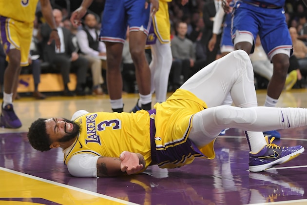 Los Angeles Lakers forward Anthony Davis winces as he hits the court after falling while trying to defend against a shot by New York Knicks forward Julius Randle during the second half of an NBA basketball game Tuesday, Jan. 7, 2020, in Los Angeles. Davis left the game. The Lakers won 117-87. (AP Photo/Mark J. Terrill) Los Angeles Lakers forward Anthony Davis winces as he hits the court after falling while trying to defend against a shot by New York Knicks forward Julius Randle during the second half of an NBA basketball game Tuesday, Jan. 7, 2020, in Los Angeles. Davis left the game. The Lakers won 117-87. (AP Photo/Mark J. Terrill)