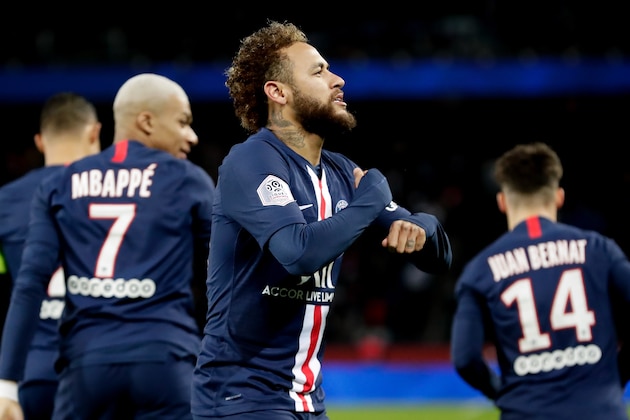 PARIS, FRANCE - DECEMBER 21: Neymar Jr of Paris Saint Germain celebrates during the French League 1  match between Paris Saint Germain v Amiens SC at the Parc des Princes on December 21, 2019 in Paris France (Photo by Angelo Blankespoor/Soccrates/Getty Images)