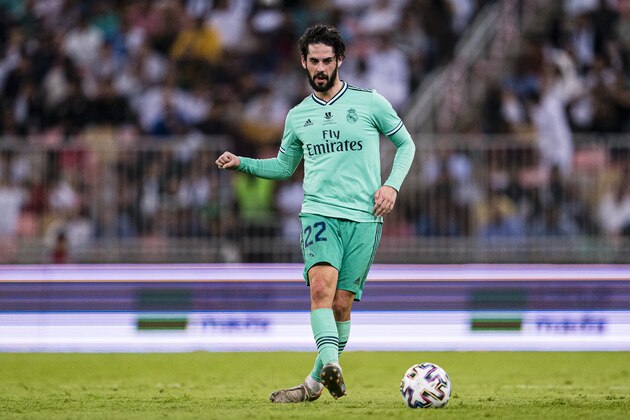 JEDDAH, SAUDI ARABIA - JANUARY 08: Isco Alarcon of Real Madrid passes the ball during the Supercopa de Espana Semi-Final match between Valencia CF and Real Madrid at King Abdullah Sports City on January 8, 2020 in Jeddah, Saudi Arabia. (Photo by Ricardo Nogueira/Eurasia Sport Images/Getty Images) JEDDAH, SAUDI ARABIA - JANUARY 08: Isco Alarcon of Real Madrid passes the ball during the Supercopa de Espana Semi-Final match between Valencia CF and Real Madrid at King Abdullah Sports City on January 8, 2020 in Jeddah, Saudi Arabia. (Photo by Ricardo Nogueira/Eurasia Sport Images/Getty Images)