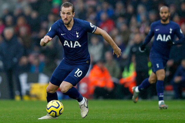 Tottenham Hotspur's English striker Harry Kane runs with the ball during the English Premier League football match between Southampton and Tottenham at St Mary's Stadium in Southampton, southern England on January 1, 2020. (Photo by Adrian DENNIS / AFP) / RESTRICTED TO EDITORIAL USE. No use with unauthorized audio, video, data, fixture lists, club/league logos or 'live' services. Online in-match use limited to 120 images. An additional 40 images may be used in extra time. No video emulation. Social media in-match use limited to 120 images. An additional 40 images may be used in extra time. No use in betting publications, games or single club/league/player publications. / (Photo by ADRIAN DENNIS/AFP via Getty Images) Tottenham Hotspur's English striker Harry Kane runs with the ball during the English Premier League football match between Southampton and Tottenham at St Mary's Stadium in Southampton, southern England on January 1, 2020. (Photo by Adrian DENNIS / AFP) / RESTRICTED TO EDITORIAL USE. No use with unauthorized audio, video, data, fixture lists, club/league logos or 'live' services. Online in-match use limited to 120 images. An additional 40 images may be used in extra time. No video emulation. Social media in-match use limited to 120 images. An additional 40 images may be used in extra time. No use in betting publications, games or single club/league/player publications. / (Photo by ADRIAN DENNIS/AFP via Getty Images)