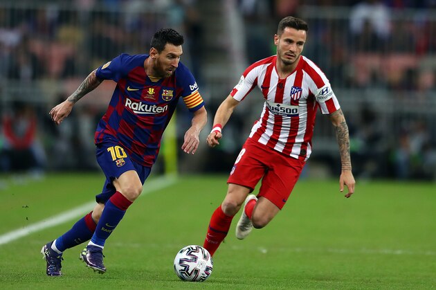 JEDDAH, SAUDI ARABIA - JANUARY 09:  Lionel Messi of Barcelona avoids Saul Niguez of Athletico Madrid during the Supercopa de Espana Semi-Final match between FC Barcelona and Club Atletico de Madrid at King Abdullah Sports City on January 09, 2020 in Jeddah, Saudi Arabia. (Photo by Francois Nel/Getty Images)