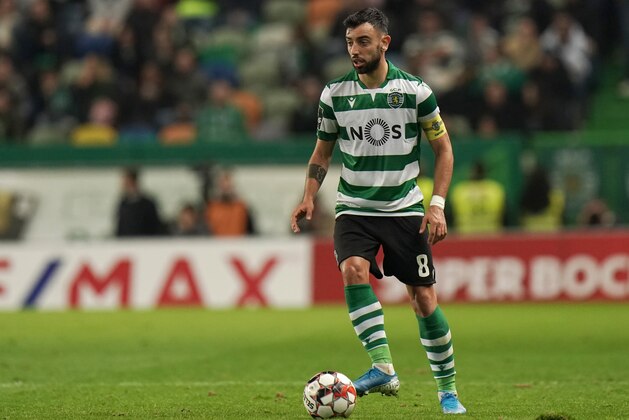 LISBON, PORTUGAL - JANUARY 5: Bruno Fernandes of Sporting CP in action during the Liga NOS match between Sporting CP and FC Porto at Estadio Jose Alvalade on January 5, 2020 in Lisbon, Portugal.  (Photo by Gualter Fatia/Getty Images)