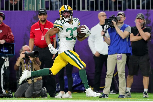 MINNEAPOLIS, MINNESOTA - DECEMBER 23: Running back Aaron Jones #33 of the Green Bay Packers rushes for a touchdown in the fourth quarter of the game against the Minnesota Vikings at U.S. Bank Stadium on December 23, 2019 in Minneapolis, Minnesota. (Photo by Adam Bettcher/Getty Images)