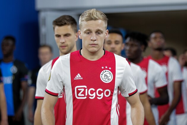 DOHA, QATAR - JANUARY 11: Donny van de Beek of Ajax during the Club Friendly   match between Ajax v Club Brugge at the  Al Janoub Stadium on January 11, 2020 in Doha Qatar (Photo by Erwin Spek/Soccrates/Getty Images)