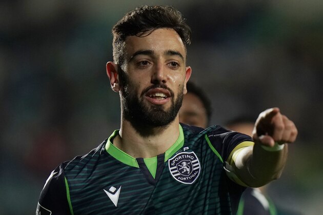 SETUBAL, PORTUGAL - JANUARY 11: Bruno Fernandes of Sporting CP celebrates after scoring a goal during the Liga NOS match between Vitoria FC and Sporting CP at Estadio do Bonfim on January 11, 2020 in Setubal, Portugal.  (Photo by Gualter Fatia/Getty Images)