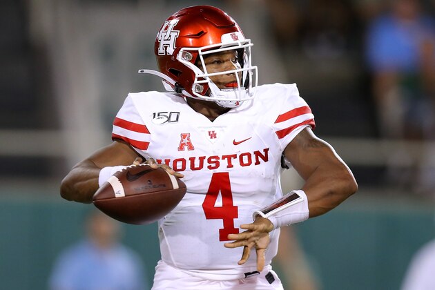 NEW ORLEANS, LOUISIANA - SEPTEMBER 19: D'Eriq King #4 of the Houston Cougars throws the ball during the first half of a game against the Tulane Green Wave at Yulman Stadium on September 19, 2019 in New Orleans, Louisiana. (Photo by Jonathan Bachman/Getty Images)