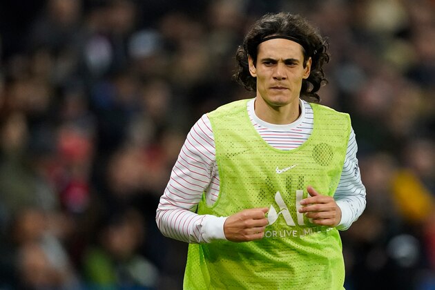 PARIS, FRANCE - JANUARY 12: Edinson Cavani of Paris Saint Germain during the French League 1  match between Paris Saint Germain v AS Monaco at the Parc des Princes on January 12, 2020 in Paris France (Photo by Jeroen Meuwsen/Soccrates/Getty Images)