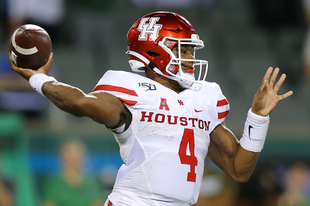 NEW ORLEANS, LOUISIANA - SEPTEMBER 19: D'Eriq King #4 of the Houston Cougars throws the ball during the first half of a game against the Tulane Green Wave at Yulman Stadium on September 19, 2019 in New Orleans, Louisiana. (Photo by Jonathan Bachman/Getty Images)