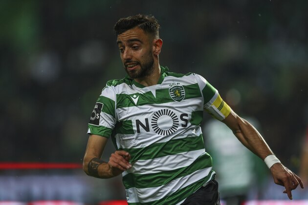 LISBON, PORTUGAL - JANUARY 17: Bruno Fernandes of Sporting CP in action during the Liga Nos round 17 match between Sporting CP and SL Benfica at Estadio Jose Alvalade on January 18, 2020 in Lisbon, Portugal. (Photo by Carlos Rodrigues/Getty Images)