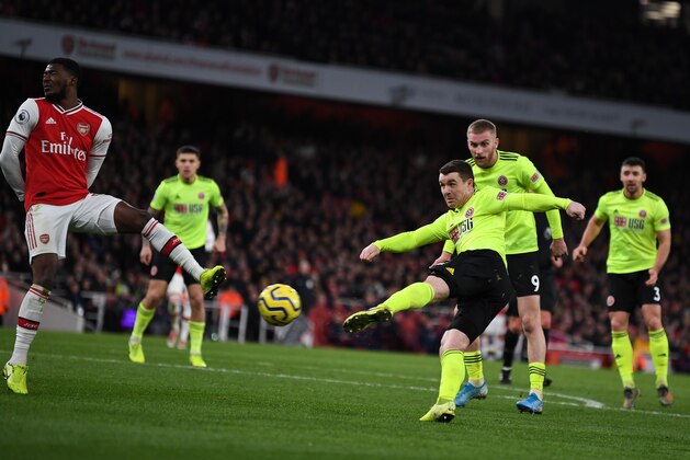 Sheffield United's Scottish midfielder John Fleck (3R) scores the equalising goal during the English Premier League football match between Arsenal and Sheffield United at the Emirates Stadium in London on January 18, 2020. (Photo by DANIEL LEAL-OLIVAS / AFP) / RESTRICTED TO EDITORIAL USE. No use with unauthorized audio, video, data, fixture lists, club/league logos or 'live' services. Online in-match use limited to 120 images. An additional 40 images may be used in extra time. No video emulation. Social media in-match use limited to 120 images. An additional 40 images may be used in extra time. No use in betting publications, games or single club/league/player publications. /  (Photo by DANIEL LEAL-OLIVAS/AFP via Getty Images)