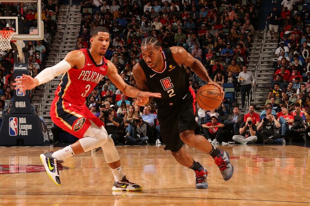 NEW ORLEANS, LA - JANUARY 18: Kawhi Leonard #2 of the LA Clippers handles the ball against the New Orleans Pelicans on January 18, 2020 at the Smoothie King Center in New Orleans, Louisiana. NOTE TO USER: User expressly acknowledges and agrees that, by downloading and or using this Photograph, user is consenting to the terms and conditions of the Getty Images License Agreement. Mandatory Copyright Notice: Copyright 2020 NBAE (Photo by Layne Murdoch Jr./NBAE via Getty Images)
