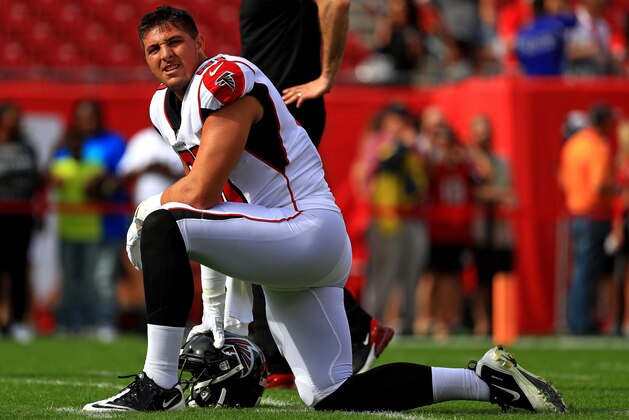 TAMPA, FLORIDA - DECEMBER 29: Austin Hooper #81 of the Atlanta Falcons warms up during a game against the Tampa Bay Buccaneers at Raymond James Stadium on December 29, 2019 in Tampa, Florida. (Photo by Mike Ehrmann/Getty Images)
